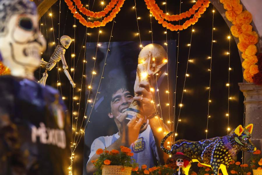 Fotografía de un altar de día de muertos dedicado al ex futbolista argentino Diego Armando Maradona este miércoles Fotografía de un altar de día de muertos dedicado al ex futbolista argentino Diego Armando Maradona este miércoles