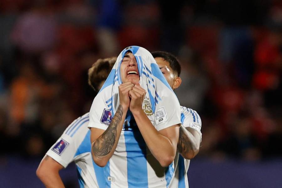 El centrocampista argentino Tobias Andrada lamenta la derrota en la final de la Copa Mundial Sub-20 de la FIFA 2025. El centrocampista argentino Tobias Andrada lamenta la derrota en la final de la Copa Mundial Sub-20 de la FIFA 2025.