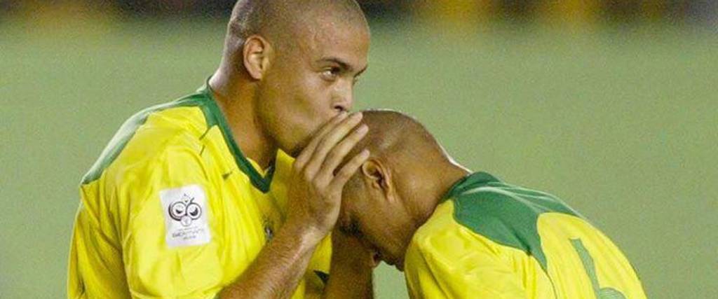 Ronaldo y Roberto Carlos recrearon esta icónica foto que hicieron en 2006