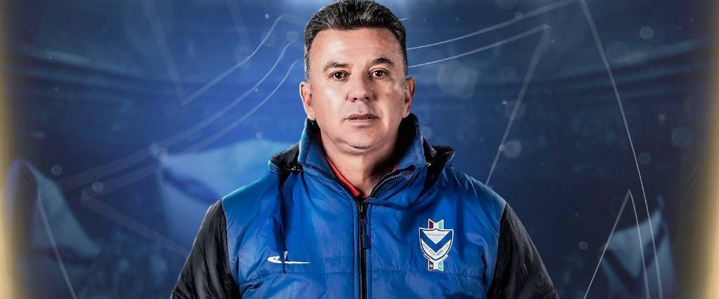 La dirigencia del club ‘santo’ hizo oficial la salida del entrenador cochabambino por malos resultados.
