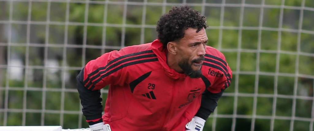 Vozinha, el guardameta de Cabo Verde, en el entrenamiento de Colo Colo.