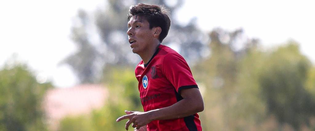 Santiago Cuiza, con la camiseta de Kryvbas y en el partido ante Olimpia Savyntsi.