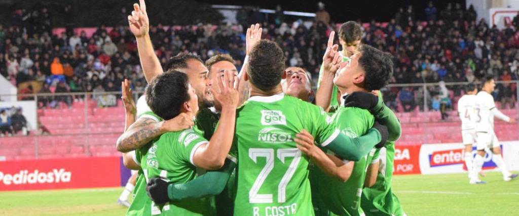 La celebración de los jugadores de Tomayapo.