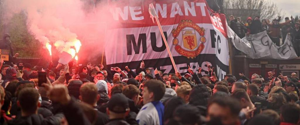 Imagen referencial de un grupo de hinchas de Manchester United