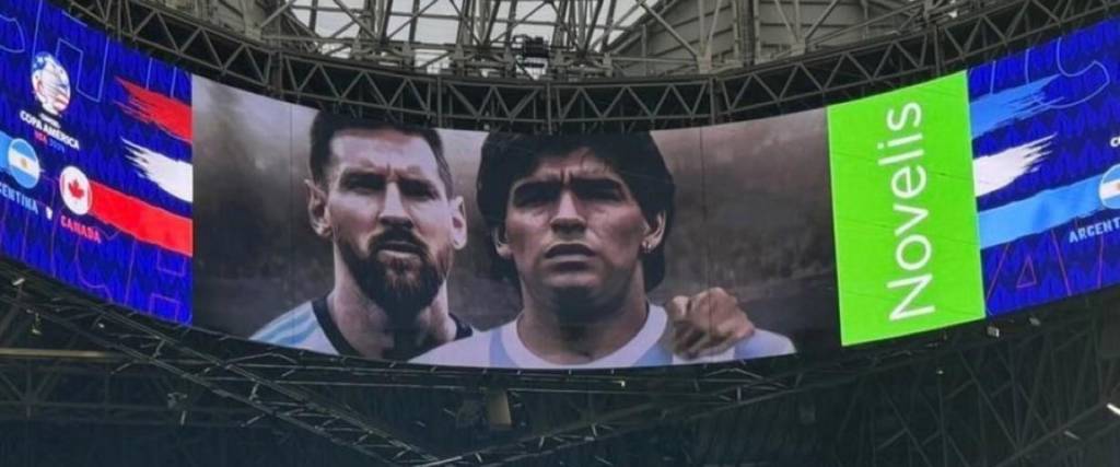 Lionel Messi y Diego Maradona son considerados los mayores ídolos de la historia de la selección Argentina. 