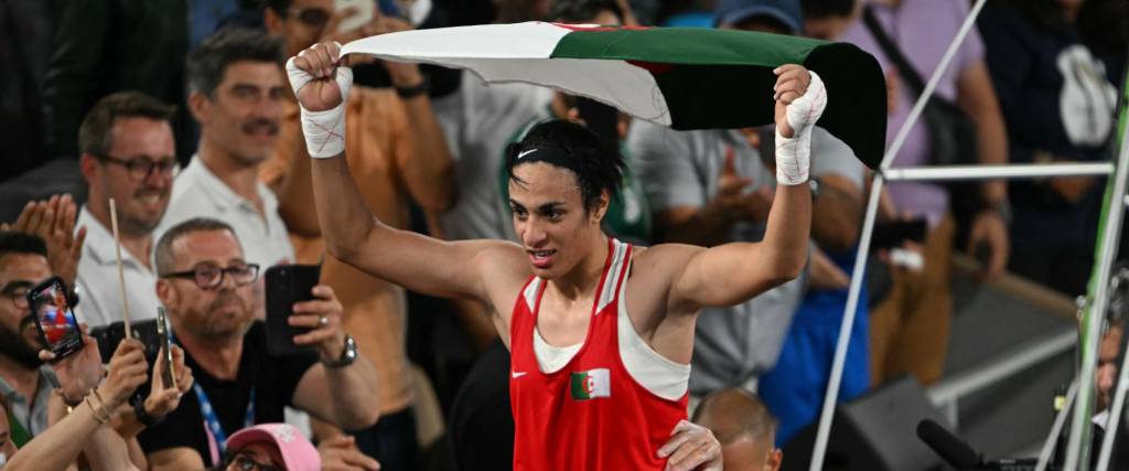 Imane Khelif tras ganar la medalla de oro en París 2024