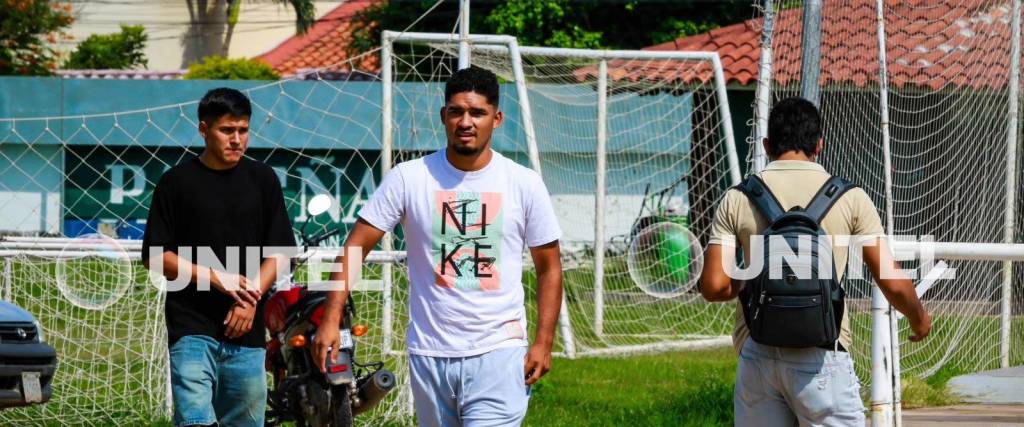 Joel Bernal (centro) se presentó al inicio de la pretemporada