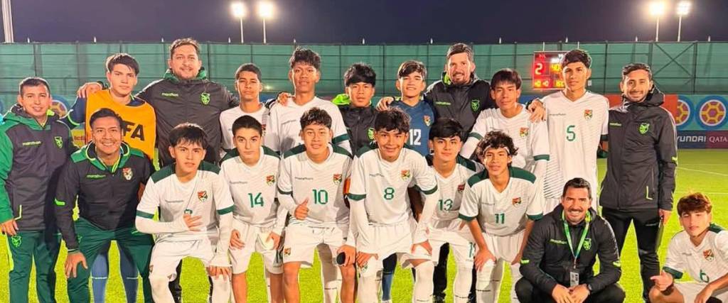 La selección boliviana Sub-15, que participó en el Mundial de la categoría en Bakú, Azerbaiyán.