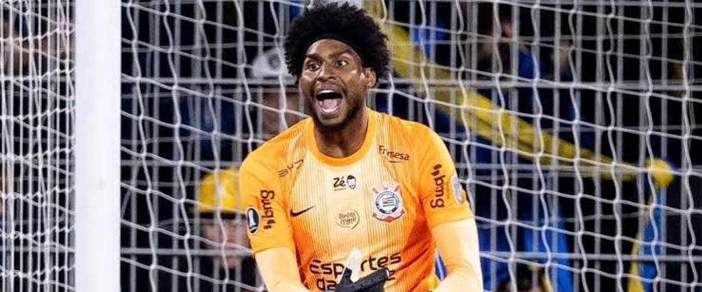 Hugo Souza, guardameta del Corinthians que sufrió insultos racistas por los hinchas de Rosario Central.