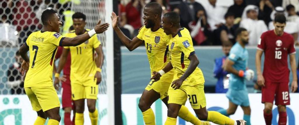 La celebración del ecuatoriano Enner Valencia, autor de dos goles, en el partido inaugural del Mundial 2022