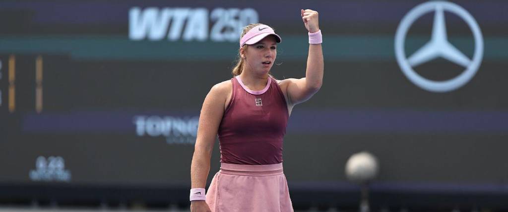 La joven tenista rusa Kristina Liutova de 16 años en el torneo WTA 250 en Estados Unidos. 