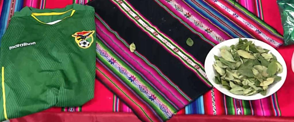 Lectura de resultados con hoja de coca. 