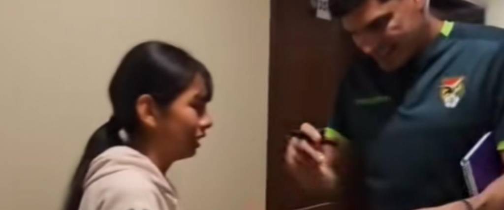 Niña cumpliendo el sueño de conocer a Lampe. 