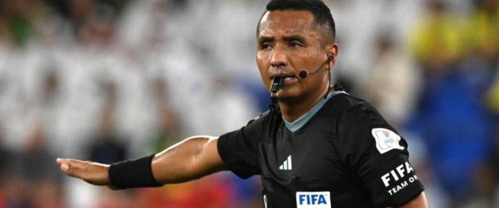 Iván Barton, árbitro salvadoreño que dirigirá una de las semifinales del Mundial 2026.