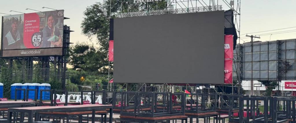 Pantalla instalada en el Circulo de Oficiales del Ejército (COE)