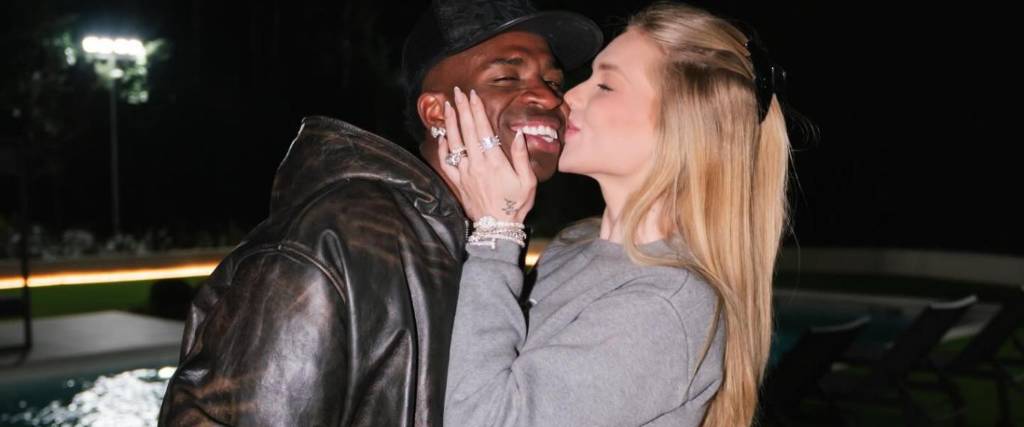 Vinicius y Virginia Fonseca se comprometen 
