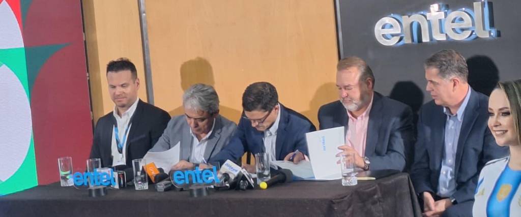 UNITEL y Entel firmaron un convenio para transmitir la Copa del Mundo 2026 para el territorio nacional.