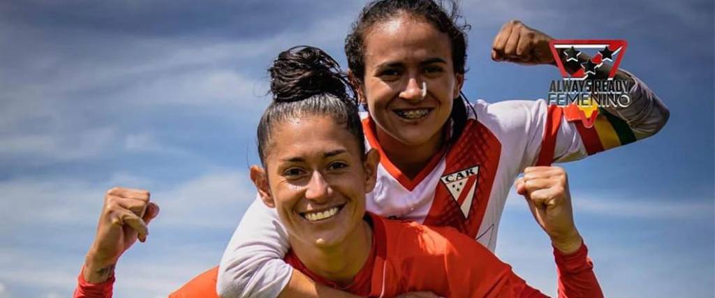 Gálvez y Valencia llevan un año de relación. Ambas comparten vestuario en el equipo femenino de Always.