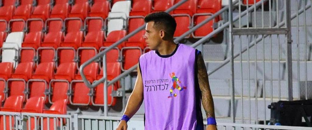 El jugador boliviano, que milita en el fútbol de Israel, llegará al país este martes por la madrugada.