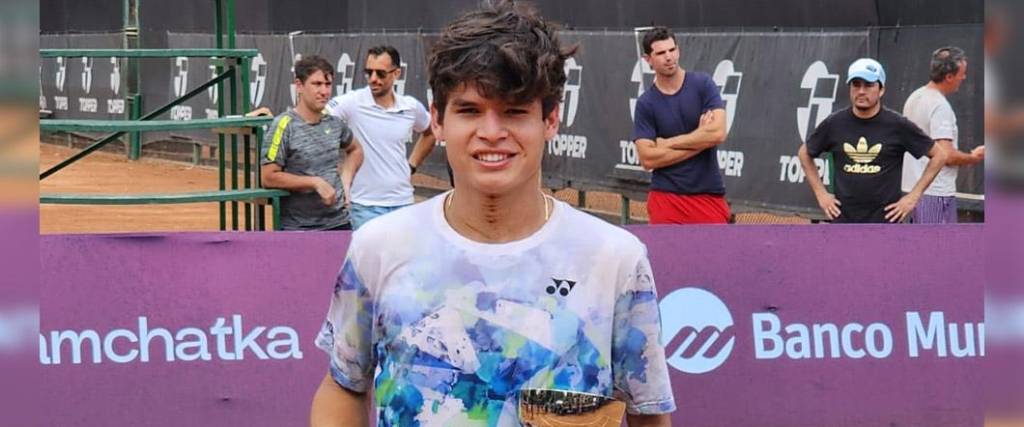 El joven tenista, de 18 años, logró su segundo título como profesional al ganar el Rosario Open en Argentina.