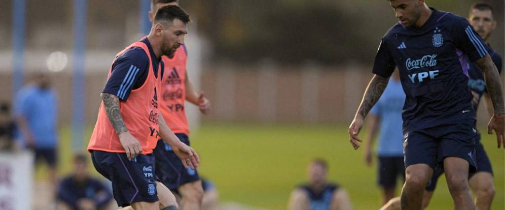 Lionel Messi entrenó con normalidad y todo apunta que será titular ante Paraguay.