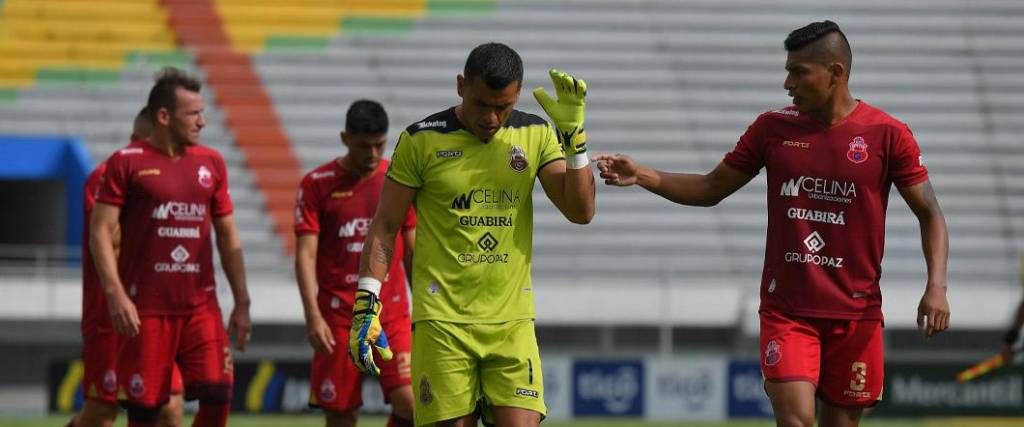 El equipo de Guabirá perdió ante FC Universitario y definirá su suerte ante Independiente, en Montero.