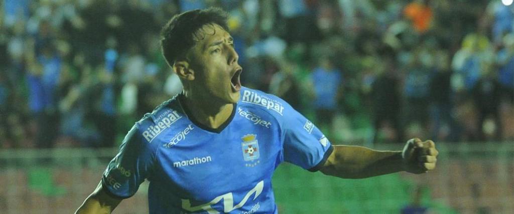 César Menacho sigue en racha positivo tras marcar tres goles en dos partidos con la academia cruceña.