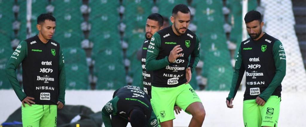 Haquin (centro) pinta para ser titular en la defensa de la selección nacional ante Ecuador, este jueves.