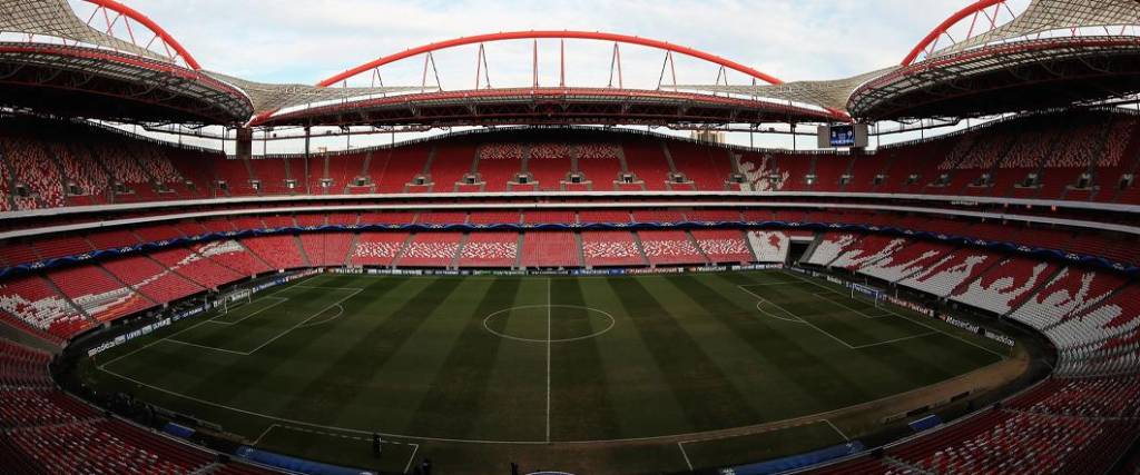 El estadio Da Luz es el más importante de Portugal y cuenta con capacidad para más de 60.000 personas.