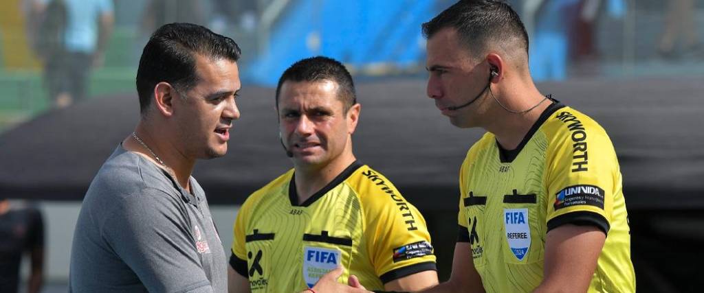 El entrenador paraguayo comentó que su equipo debe hacer autocrítica para el duelo de vuelta en Entre Ríos.