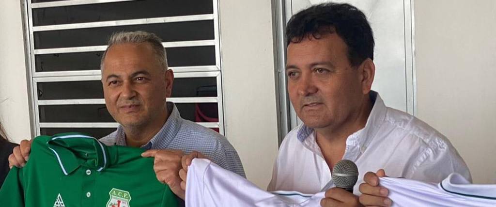 Fernando Costa junto con Noel Montaño, en un acto en el estadio Édgar Peña de la ACF.