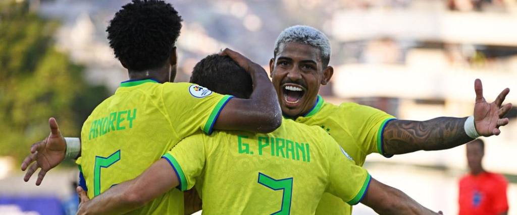 El conjunto brasileño logró su tercer triunfo en la fase de grupos para sellar su pase a la fase final del torneo