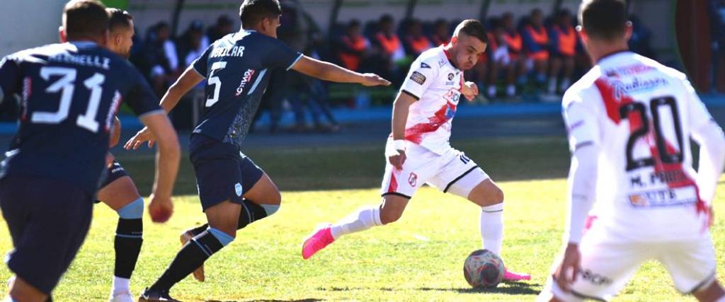 El argentino ‘Maxi’ Núñez no estuvo fino a la hora de generar volumen ofensivo para Nacional Potosí.