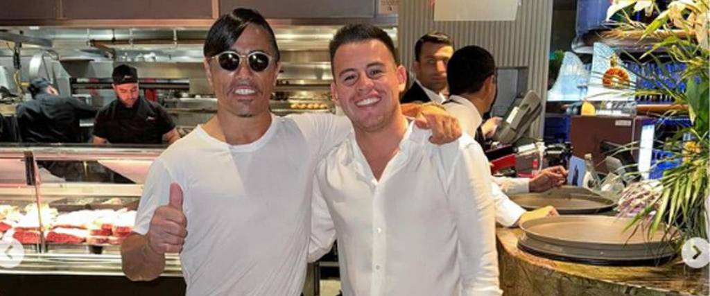 El delantero de la selección boliviana celebró su cumpleaños en el restaurante del famoso cheff turco.