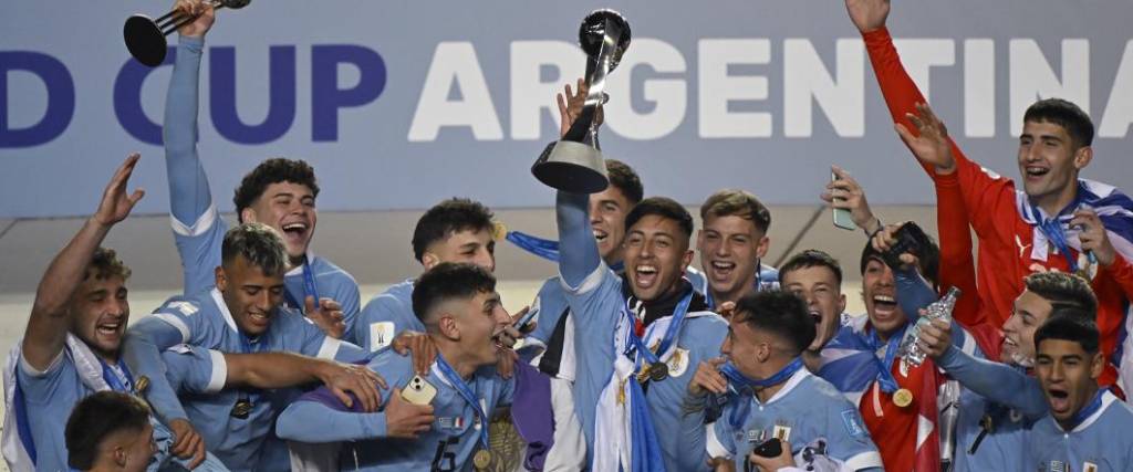 Uruguay se coronó campeón del Mundial sub-20 tras vencer 1-0 a Italia con gol de Luciano Rodríguez.