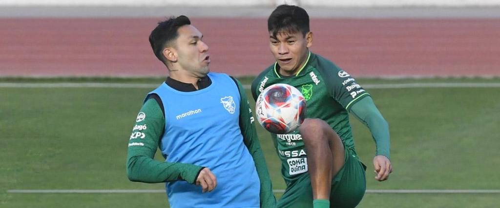 Sagredo aguanta la marca de Carmelo Algarañaz en el entrenamiento de este domingo.