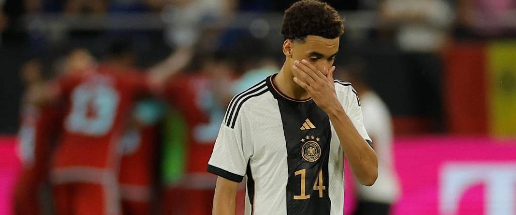 El lamento del joven Jamal Musiala tras una nueva derrota de la selección germana camino a la Euro 2024.