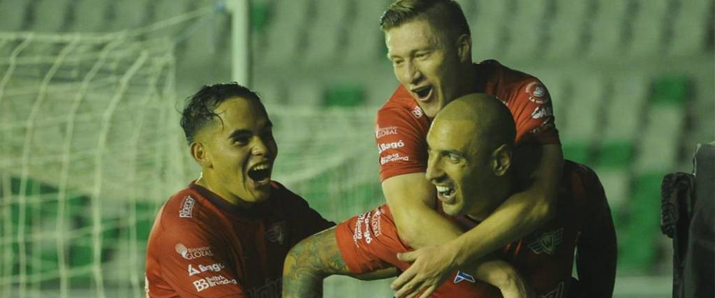 El argentino Nahuelpán anotó dos goles para la victoria del conjunto aviador en condición de visitante.