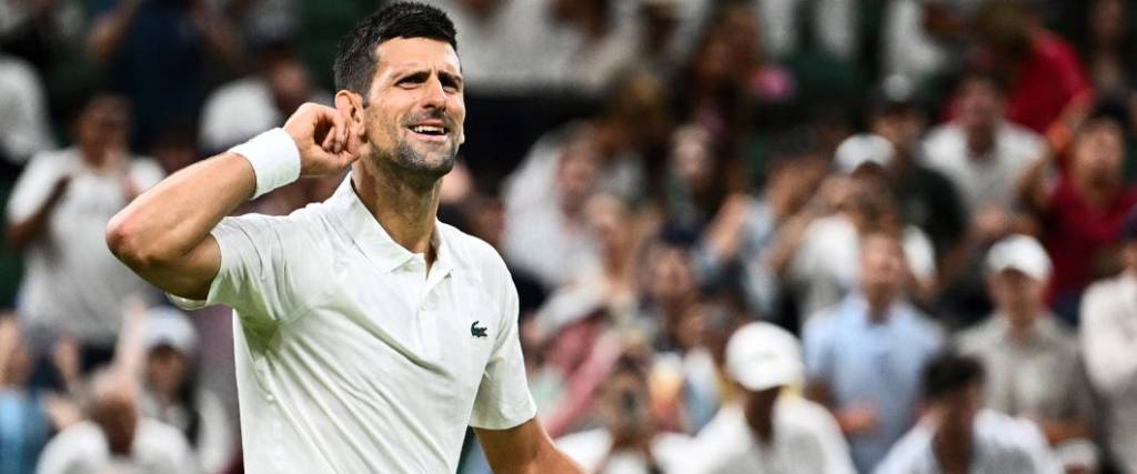 El tenista serbio, número dos del mundo, aseguró su pase a octavos de final del tercer Grand Slam del año.