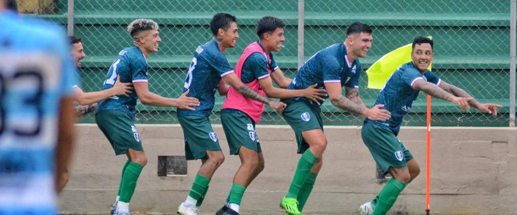 Los jugadores de Tomayapo celebraron el tanto de Graneros de una forma particular.