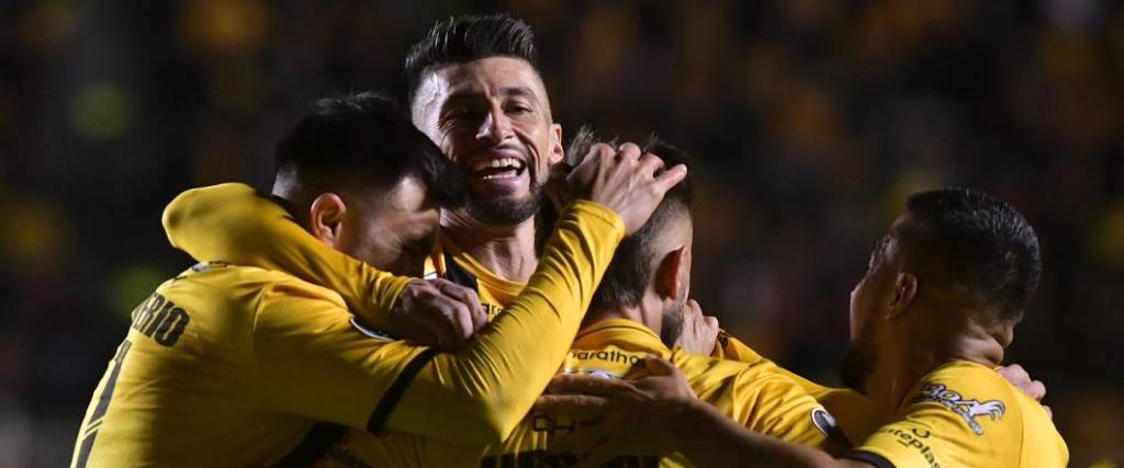 El conjunto aurinegro sumó tres puntos importantes en su intento de clasificar a octavos de la Libertadores.