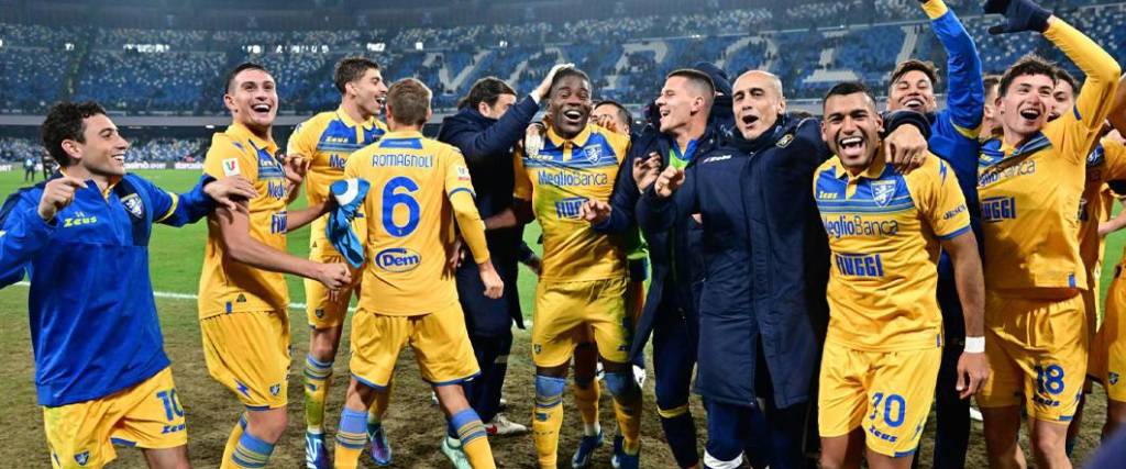 Los jugadores del Frosinone celebraron la clasificación a cuartos de final tras eliminar al Napoli.