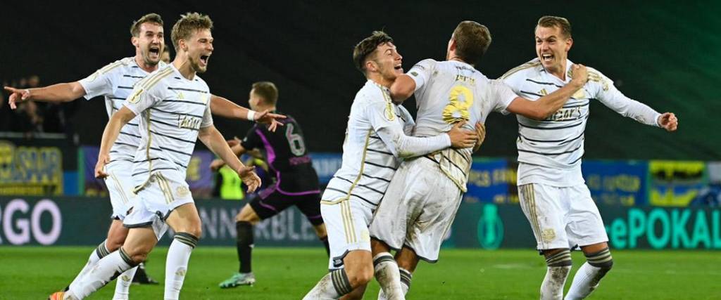 El equipo del Sarrebrück celebró el triunfo ante el Bayern como una hazaña conseguida.