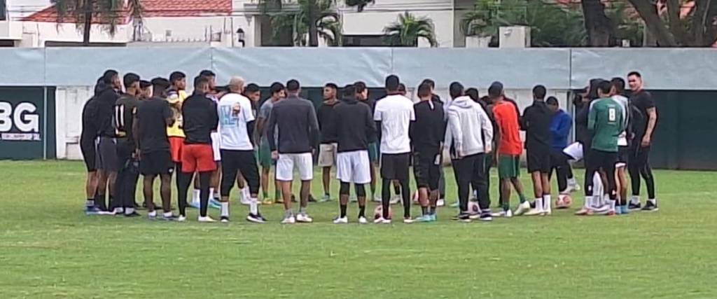 Jugadores del equipo verdolaga casi se van a las manos con miembros del cuerpo técnico de Tucho Antelo.