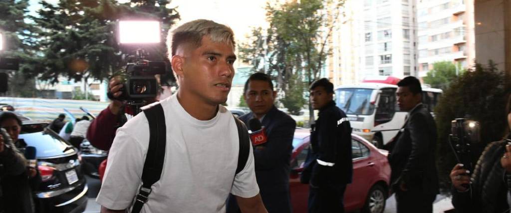 El jugador Julio Herrera, de Always Ready, llegó al hotel de concentración para sumarse a la Verde.