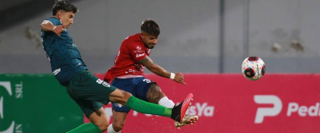 El argentino Esparza no pudo hacer daño a la defensa del cuadro tarijeño.