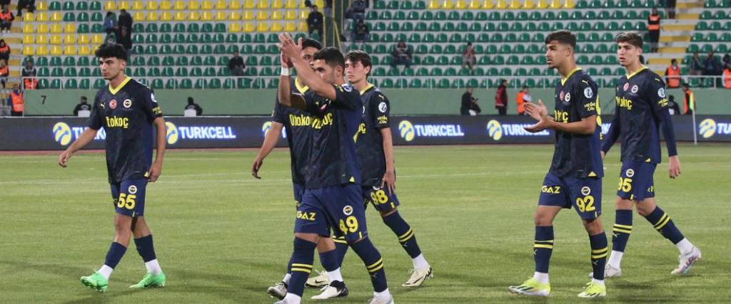 Los jugadores del Fenerbahçe abandonaron la final de la Supercopa a los pocos minutos de iniciado el partido.