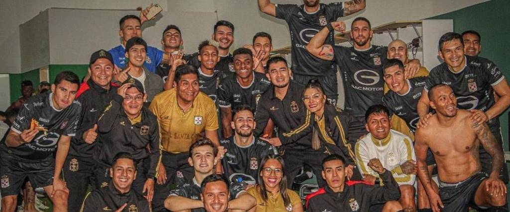 Así fue el festejo de los jugadores y cuerpo técnico tras lograr una victoria importante ante Oriente Petrolero.