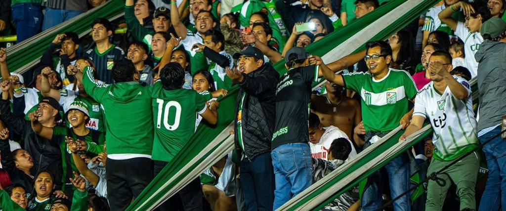 Hinchas del club Oriente Petrolero.