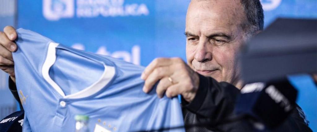 Bielsa fue presentado como nuevo entrenador de la selección uruguaya este martes en Montevideo.